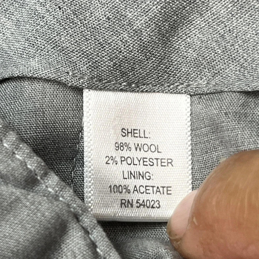 Banana Republic small hole